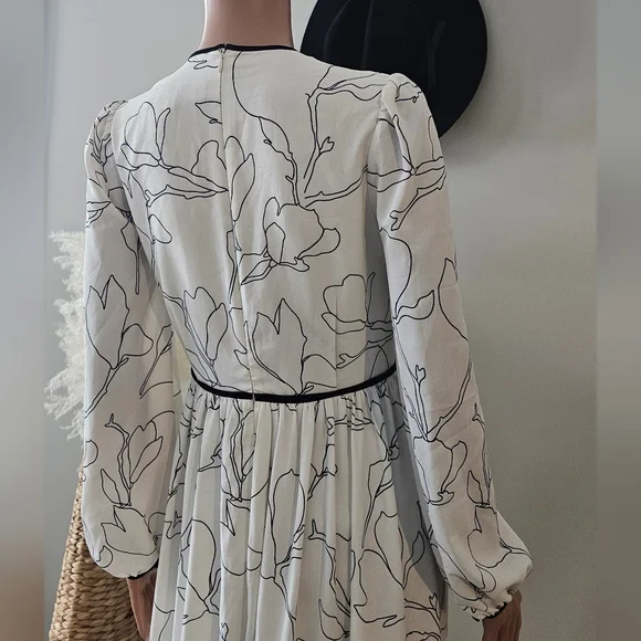 Elliatt Off White Floral Black Print Open Lace V- Neck Long Sleeve Maxi Dress - Picture 6 of 7